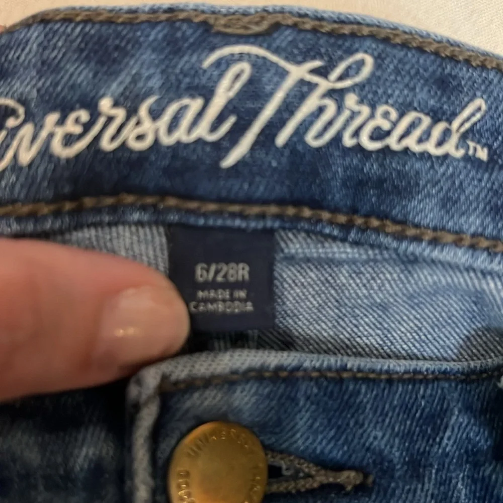 Universal Threads Jeans 6/28 R - Picture 4 of 4